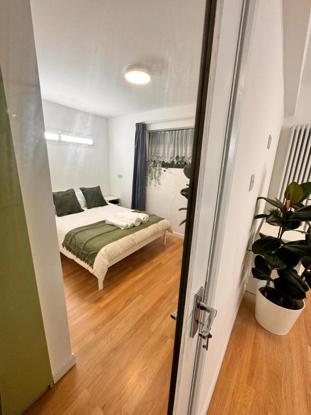 Luxury In Cross Harbour Gjestgiverier *