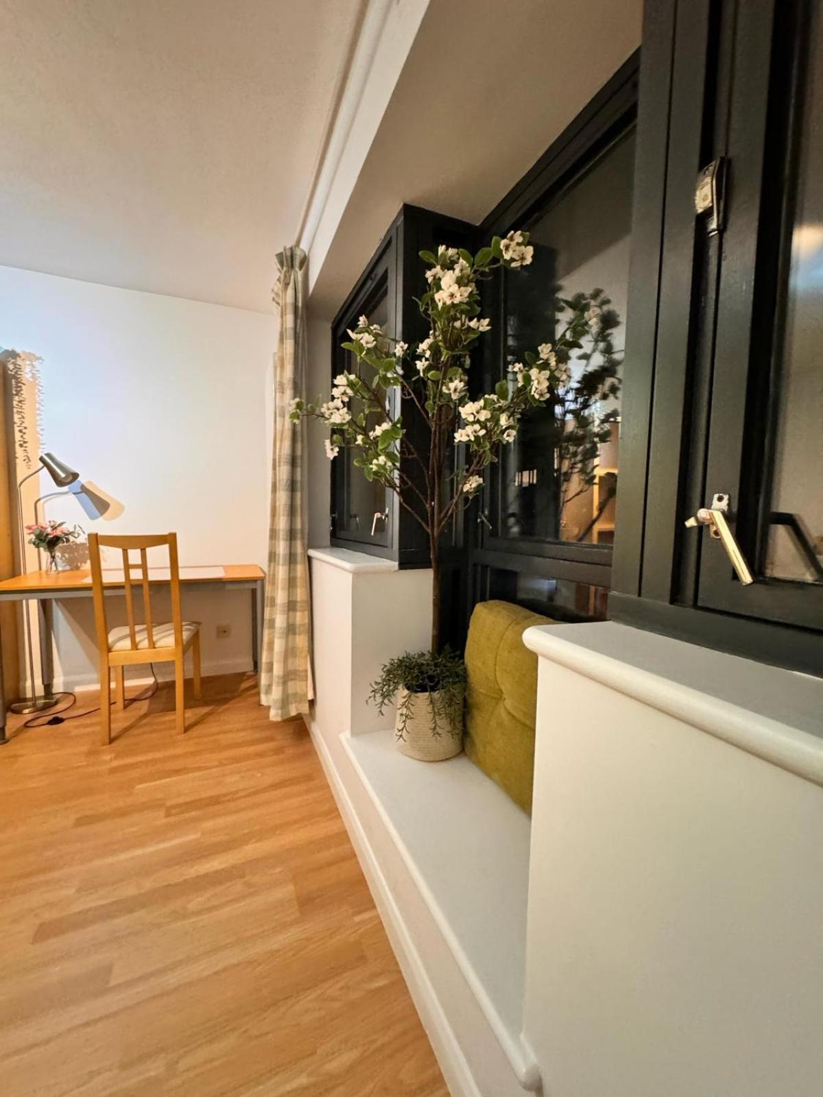 Luxury In Cross Harbour Gjestgiverier *