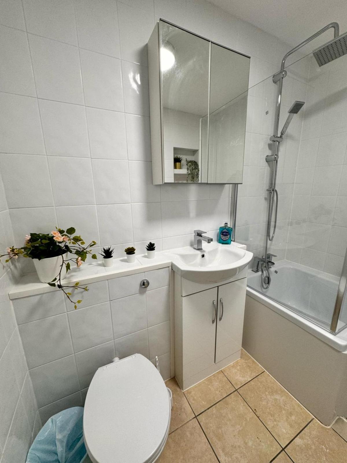 Luxury In Cross Harbour Gjestgiverier *