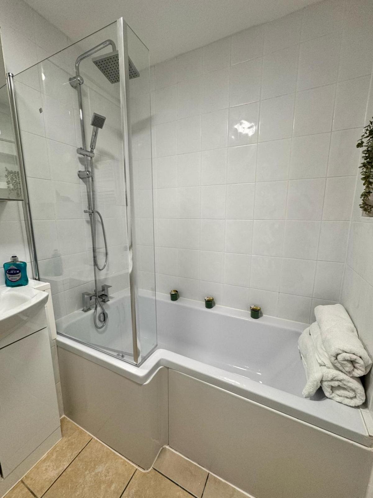 Luxury In Cross Harbour Gjestgiverier *