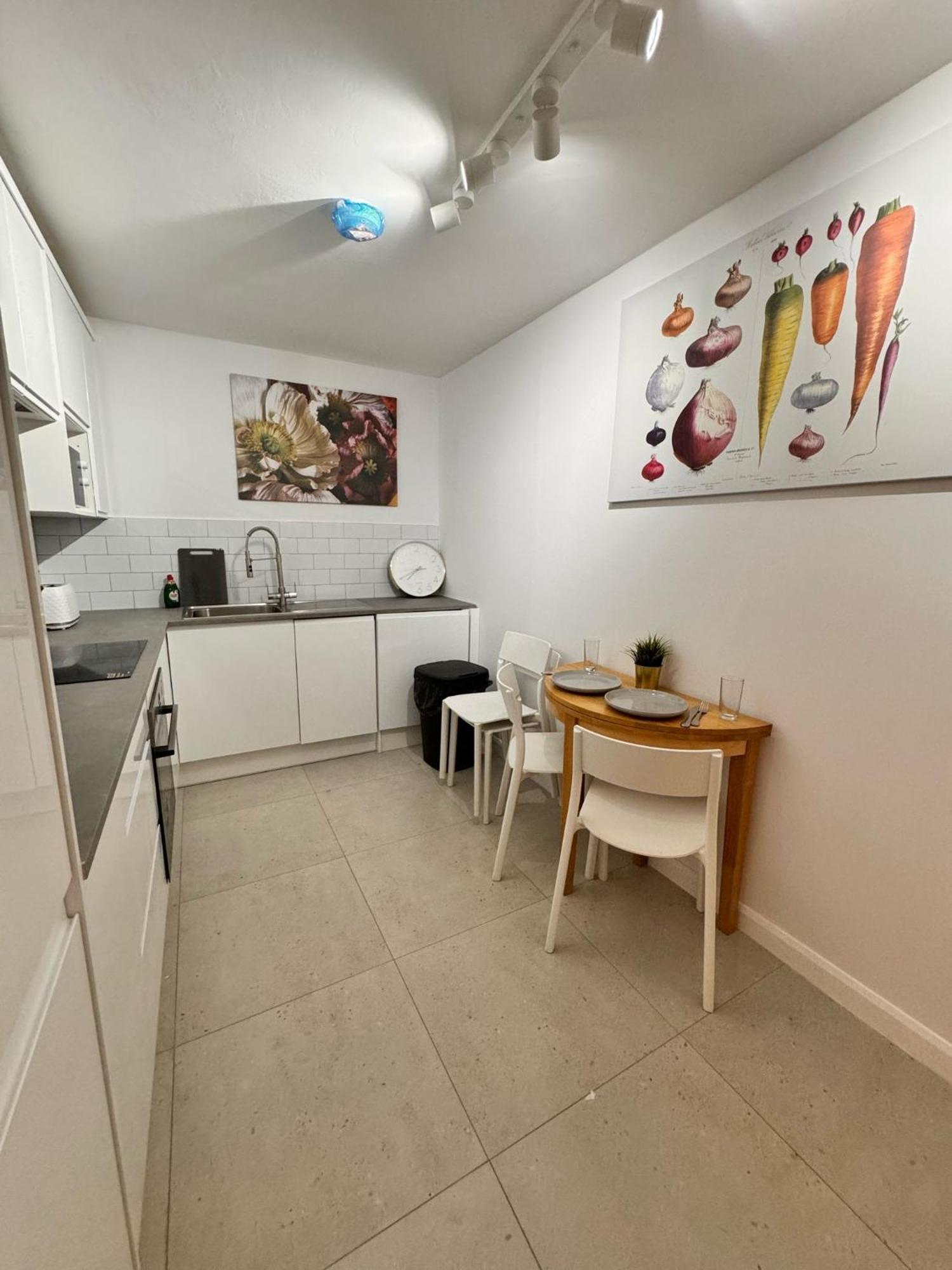 Luxury In Cross Harbour Gjestgiverier *