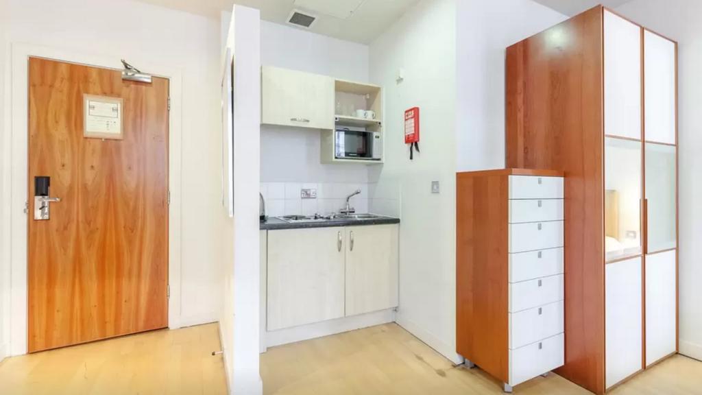 Princes Square Apartment *