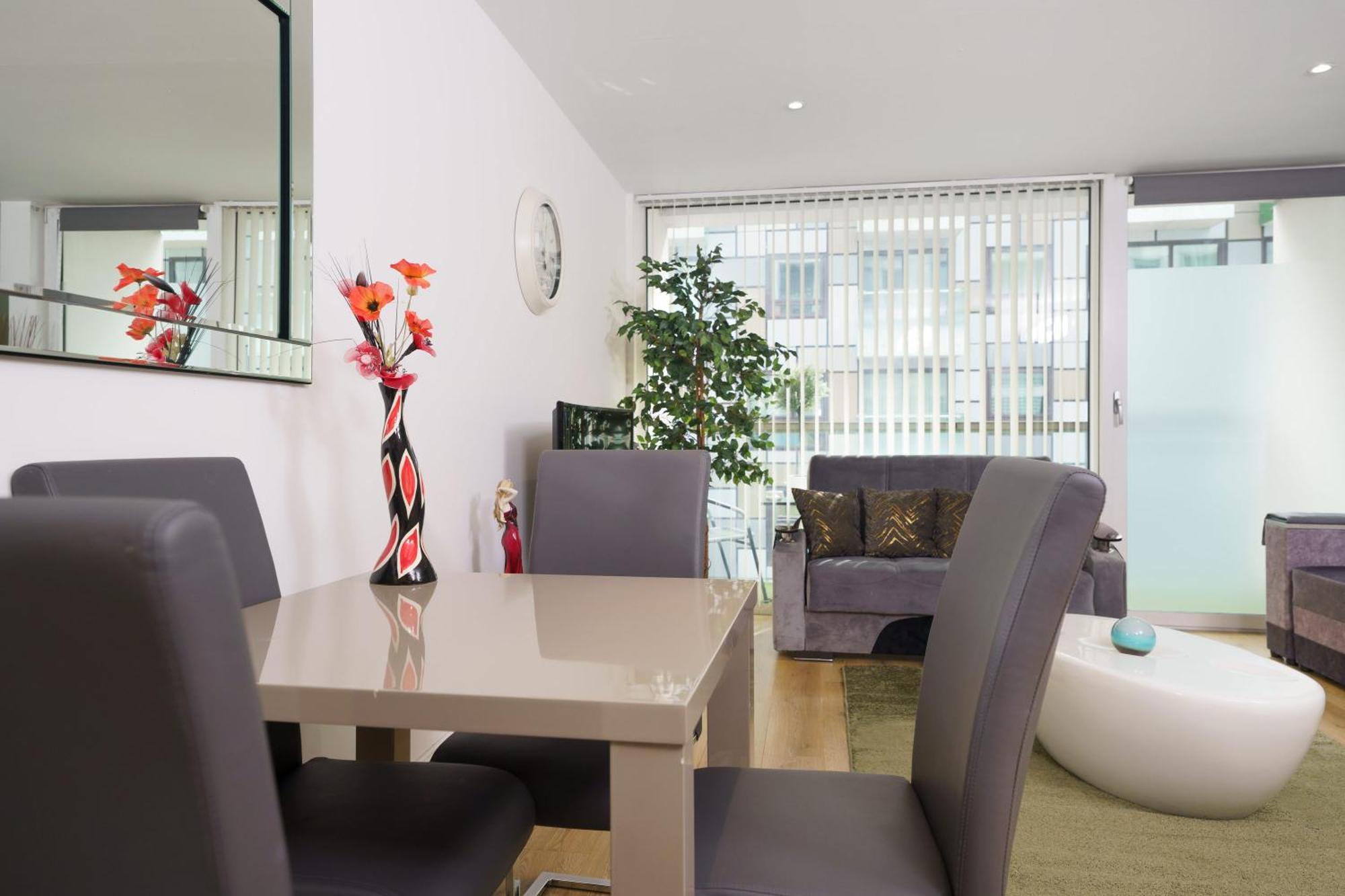Cobalt Point, South Quay Apartment