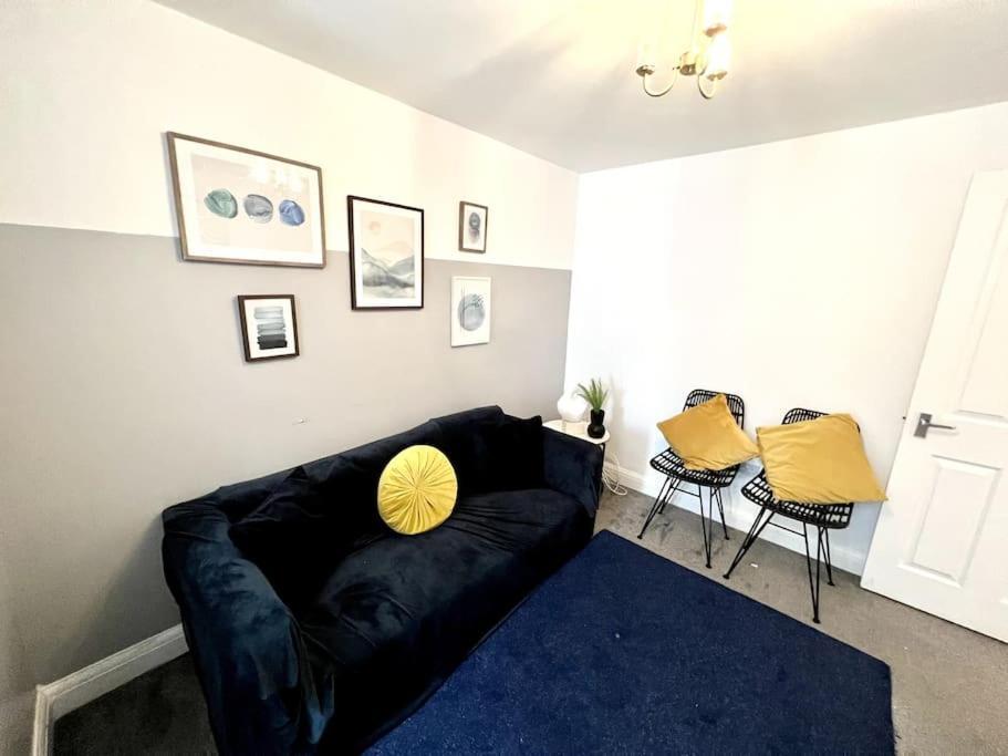Holiday home Modern 2 Bed Close To Mall With Parking & Garden *