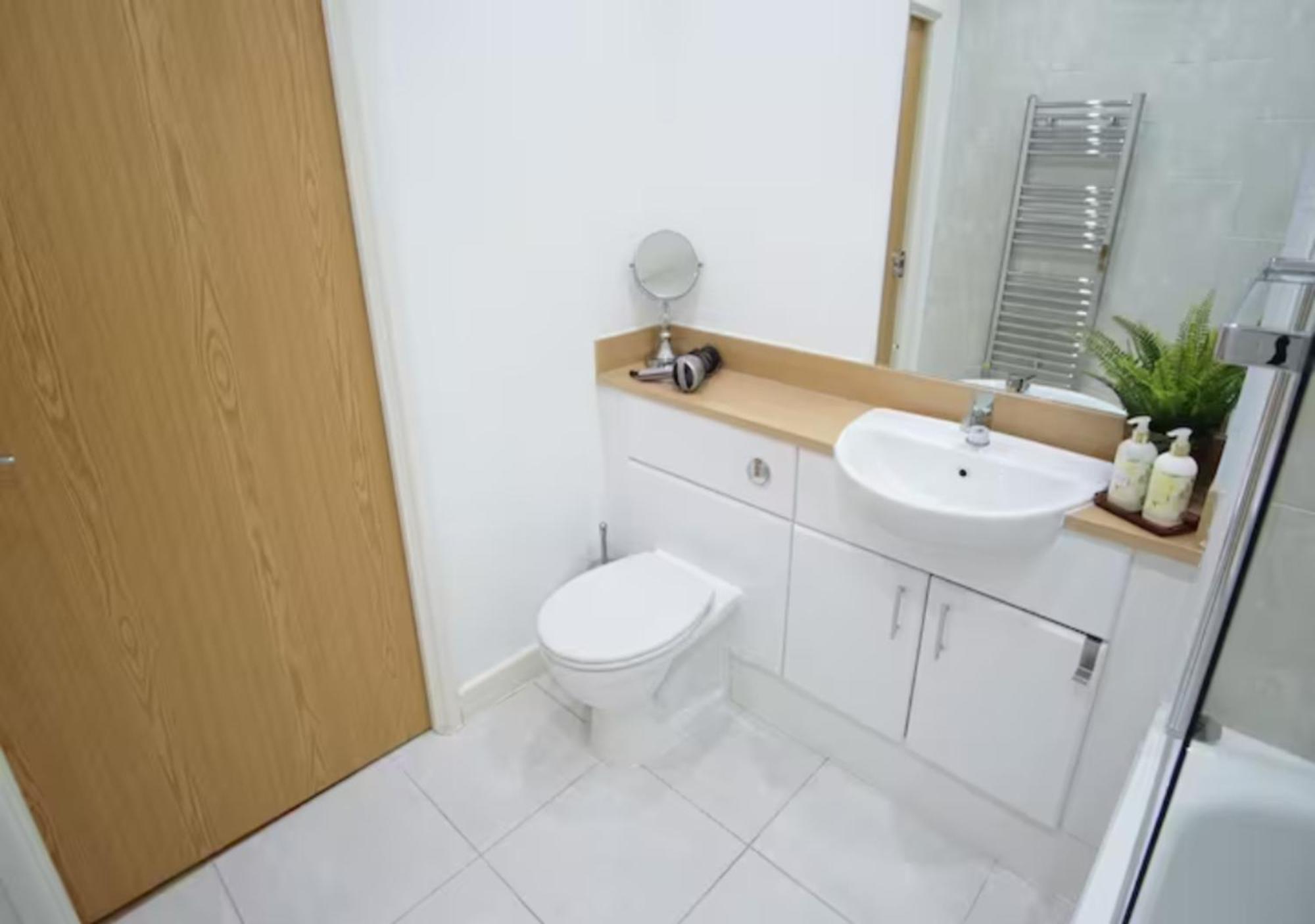 Deluxe Spacious 2Br Flat Near Excel London And O2 Arena Londen