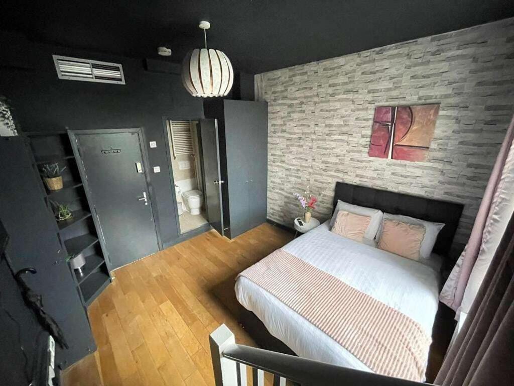 Portobello Road Artistic 'budget' Appartement Londen
