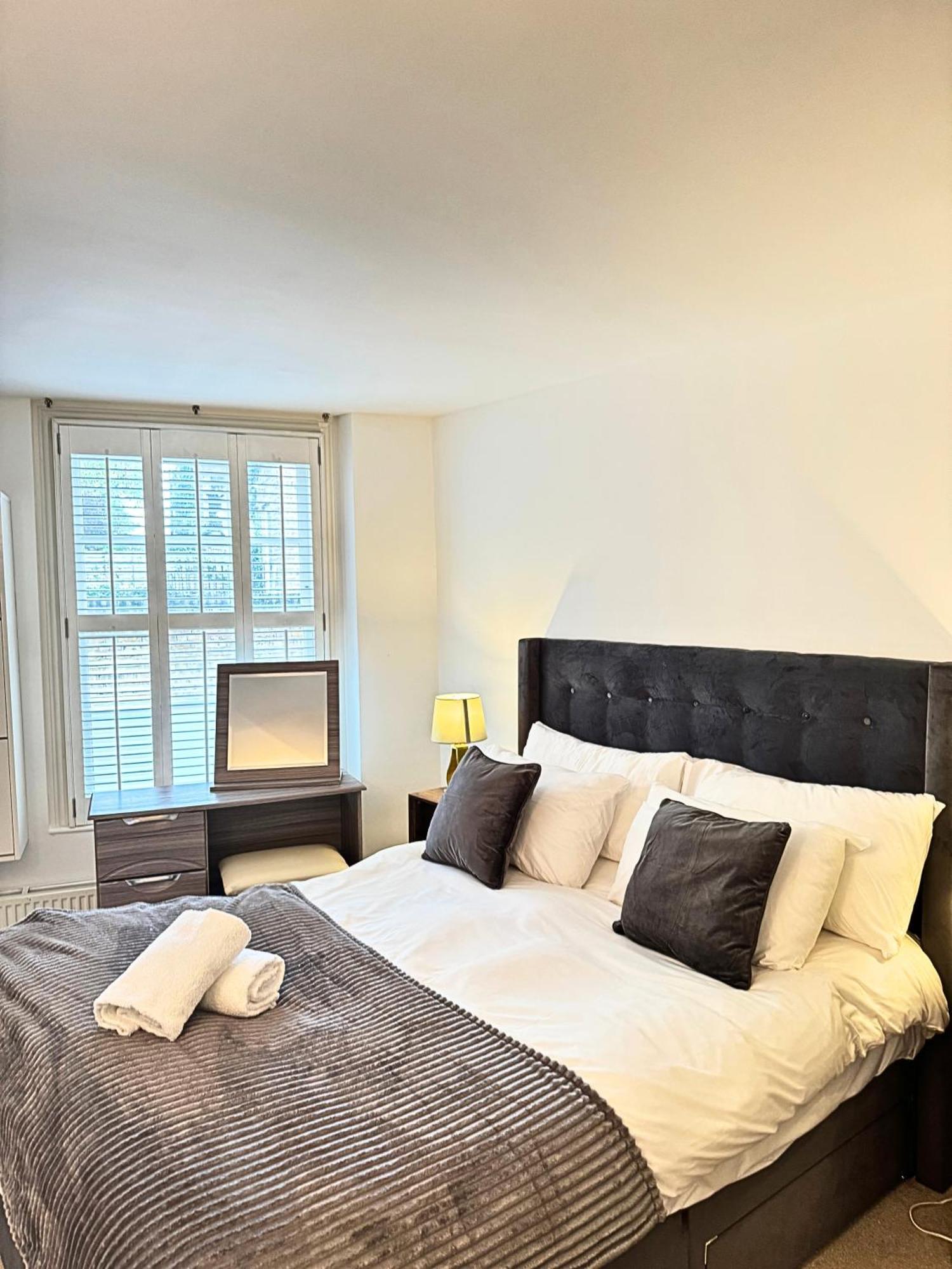 Feriehus The Heart Of Kensington Mews - 3 Bedrooms House-private Entrance-hyde Park Walk Away-green Park 9 Minutes Underground- The Of With Glamour Of Kensington London