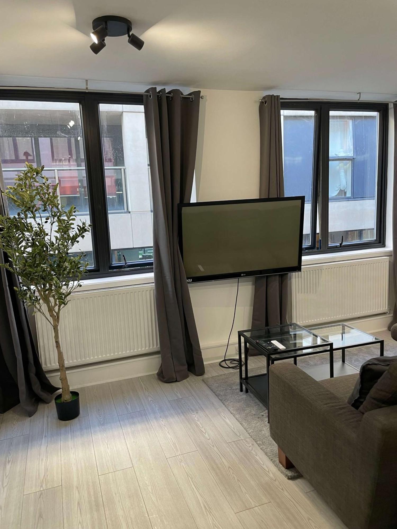 2 Bdrm Contemporary Apartment *