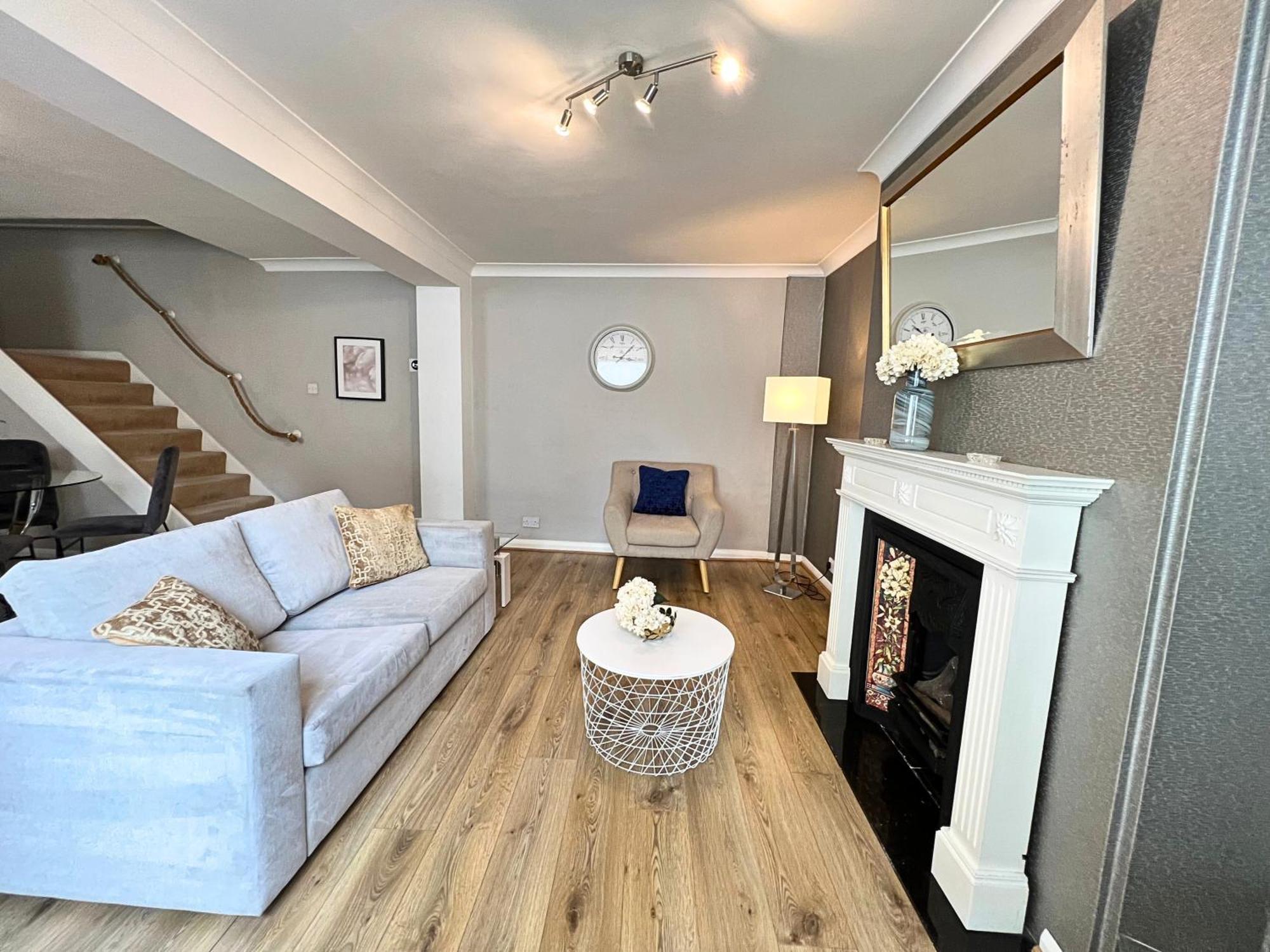 Kensington 2 Bedroom House-big Living Area And Kitchen-harrods-national History Museum-hyde Park-near 2 Underground Lines Ferienhaus London