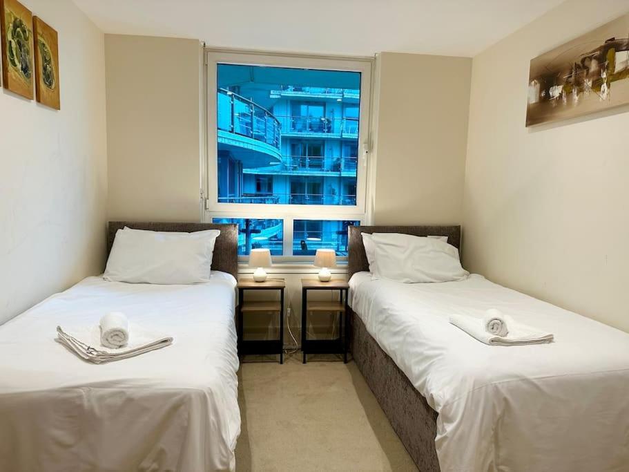 Stunning 2 Bed Thames River View - Appartement *