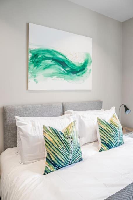 Appartement Tottenham- Exquisite 4-bed Retreat With Ping Pong And Pool - Sleeps 7, Free Parking, Contractors & Long Welcome *