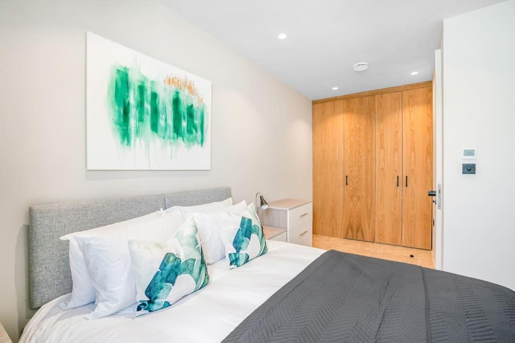 Appartement Tottenham- Exquisite 4-bed Retreat With Ping Pong And Pool - Sleeps 7, Free Parking, Contractors & Long Welcome *