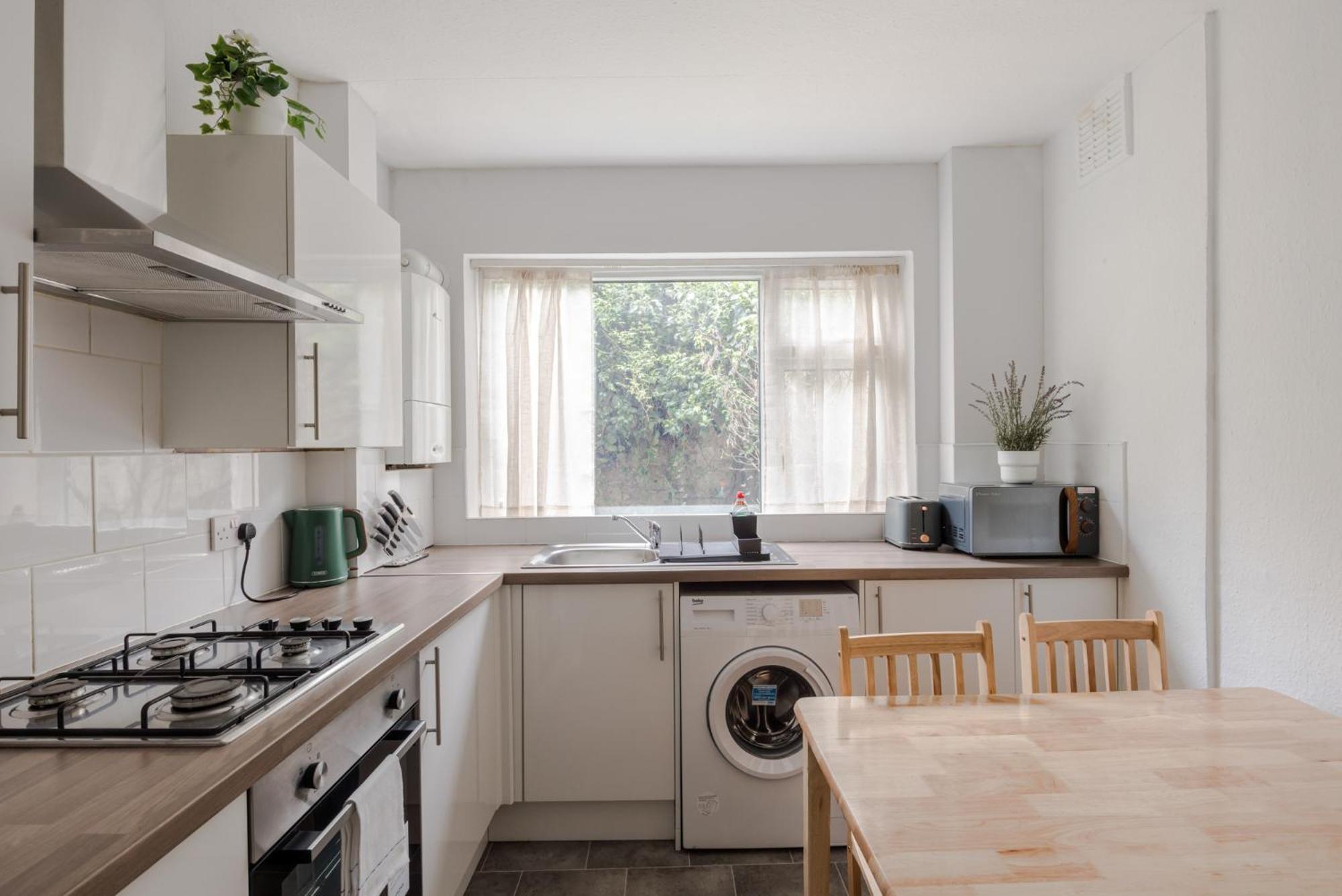 Camden 2bd Flat At Rousden Street Londra