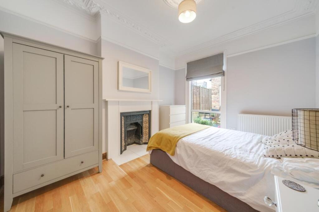 Lägenhet Large Two Bedroom London