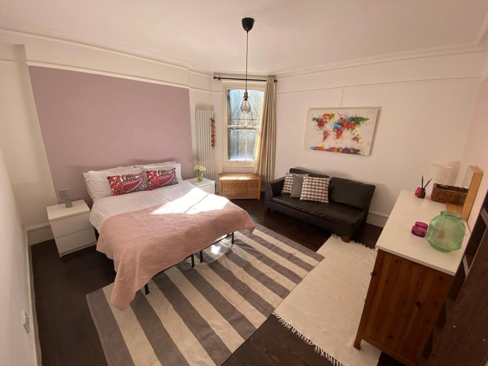 Spacious Flat In West Kensington Apartment