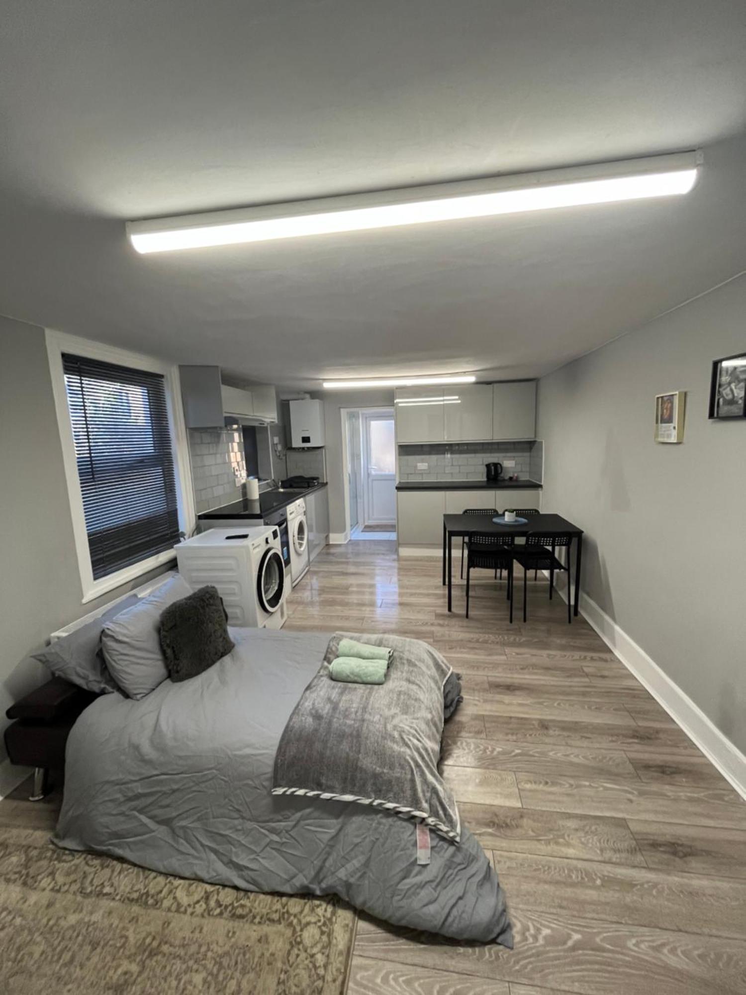 Apartment Cozy Two Bed In Brixton Next To Station