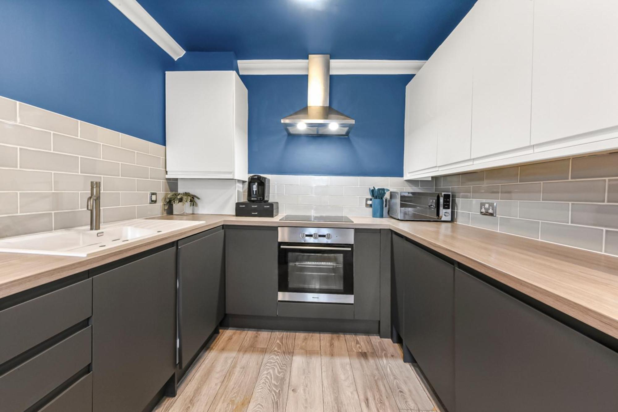 Zone 1, Near Eye, Attractions, 2 Beds Leilighet London