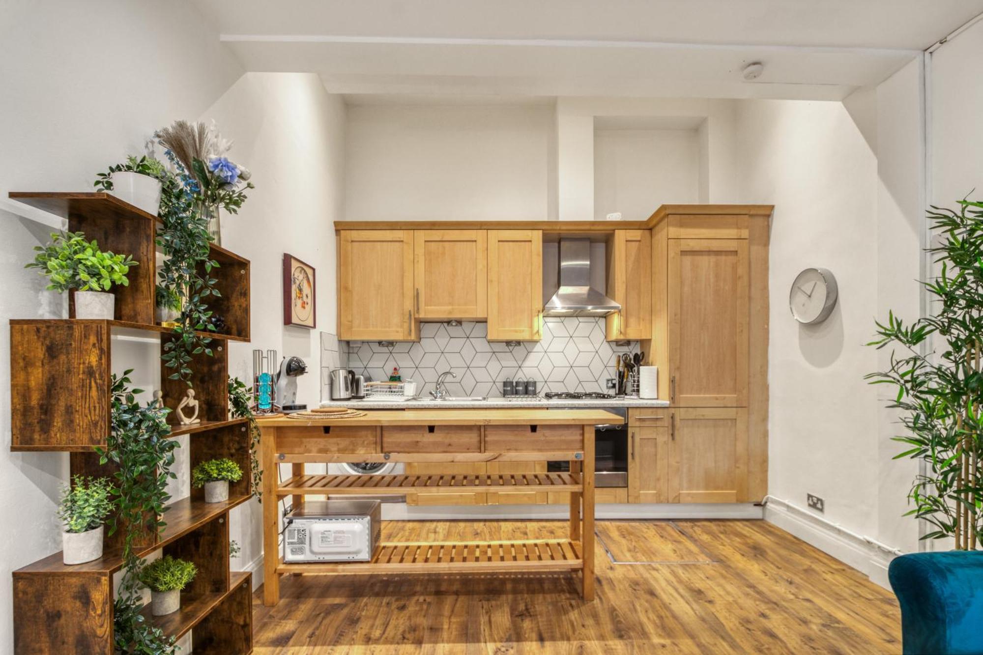 Vibrant 2-bed By Bow Apartment