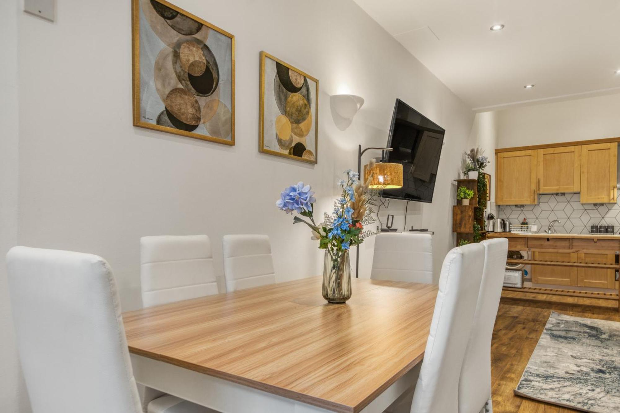 Vibrant 2-bed By Bow * London