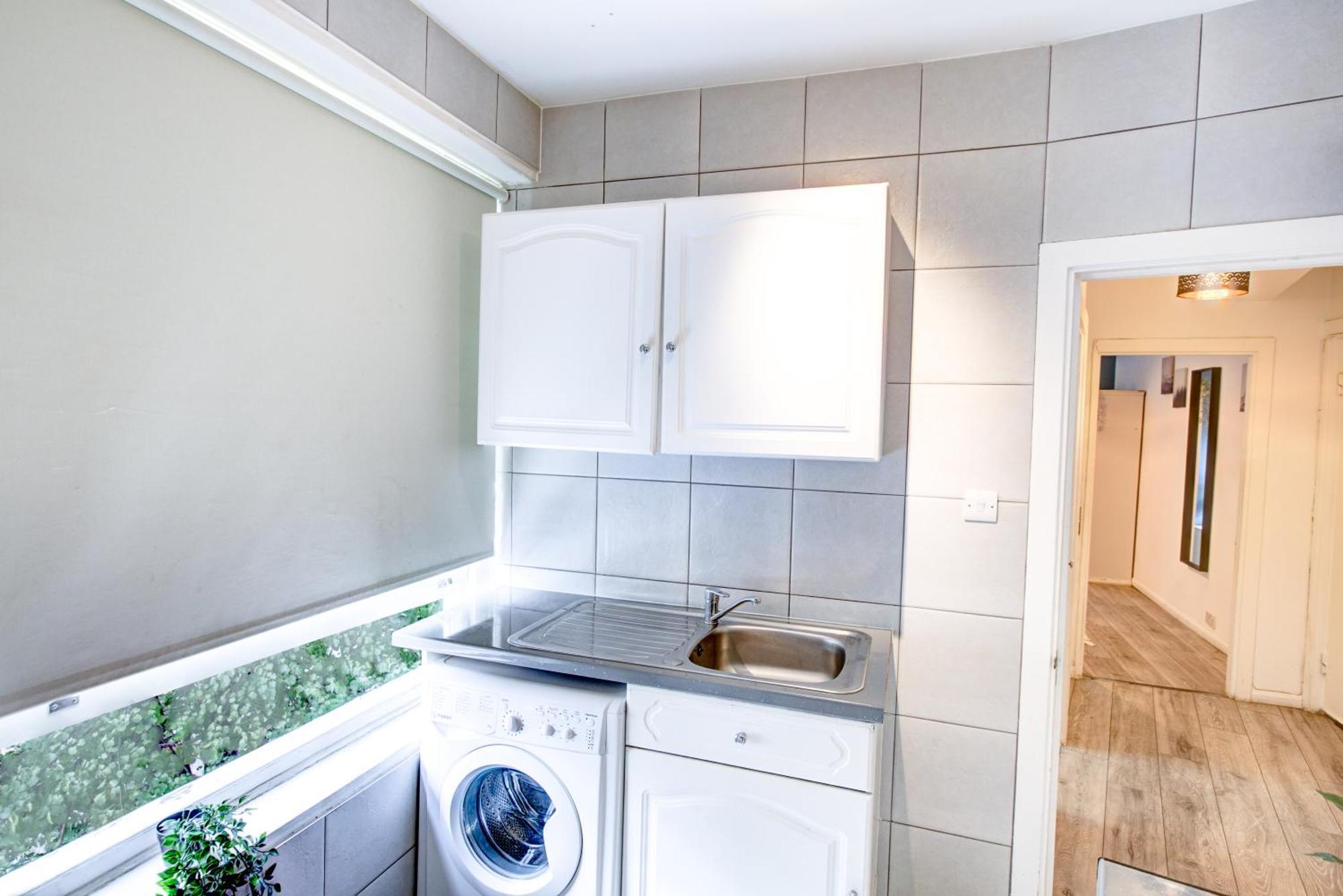 Lovely 2- Bedroom In Londra