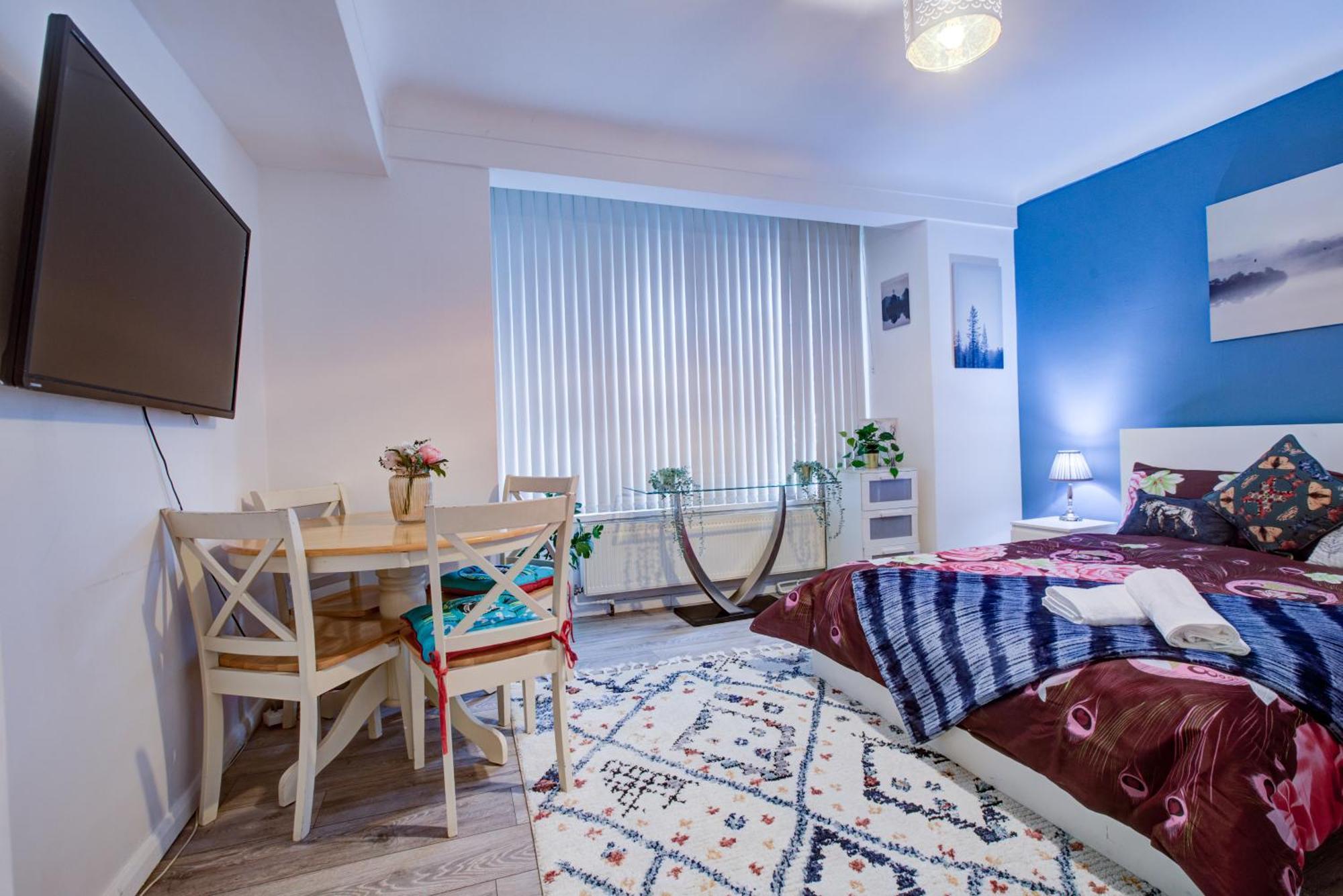 Lovely 2- Bedroom In *