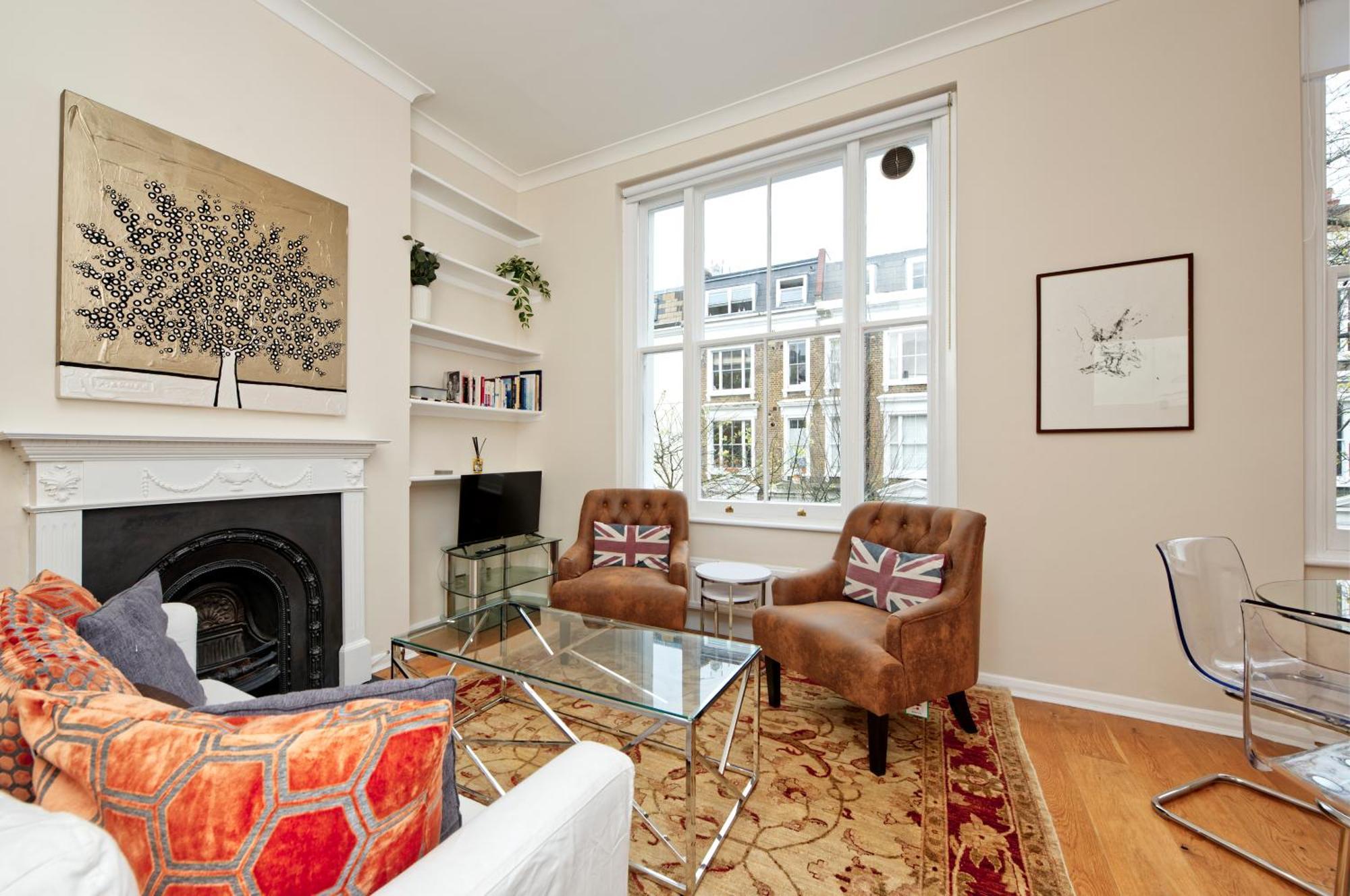 Elegant Earl's Court Flat By Underthedoormat London