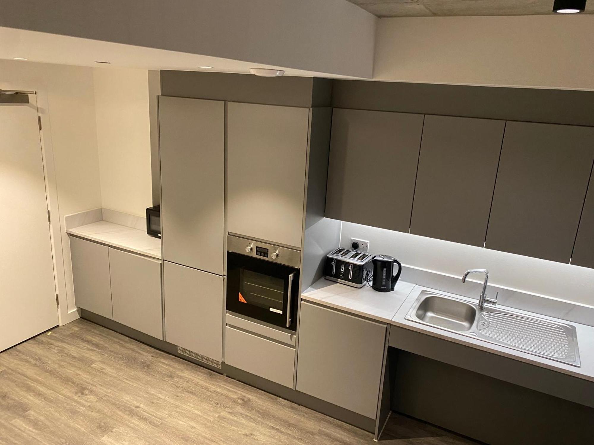 Apartment Modern, Bright And Convenient London