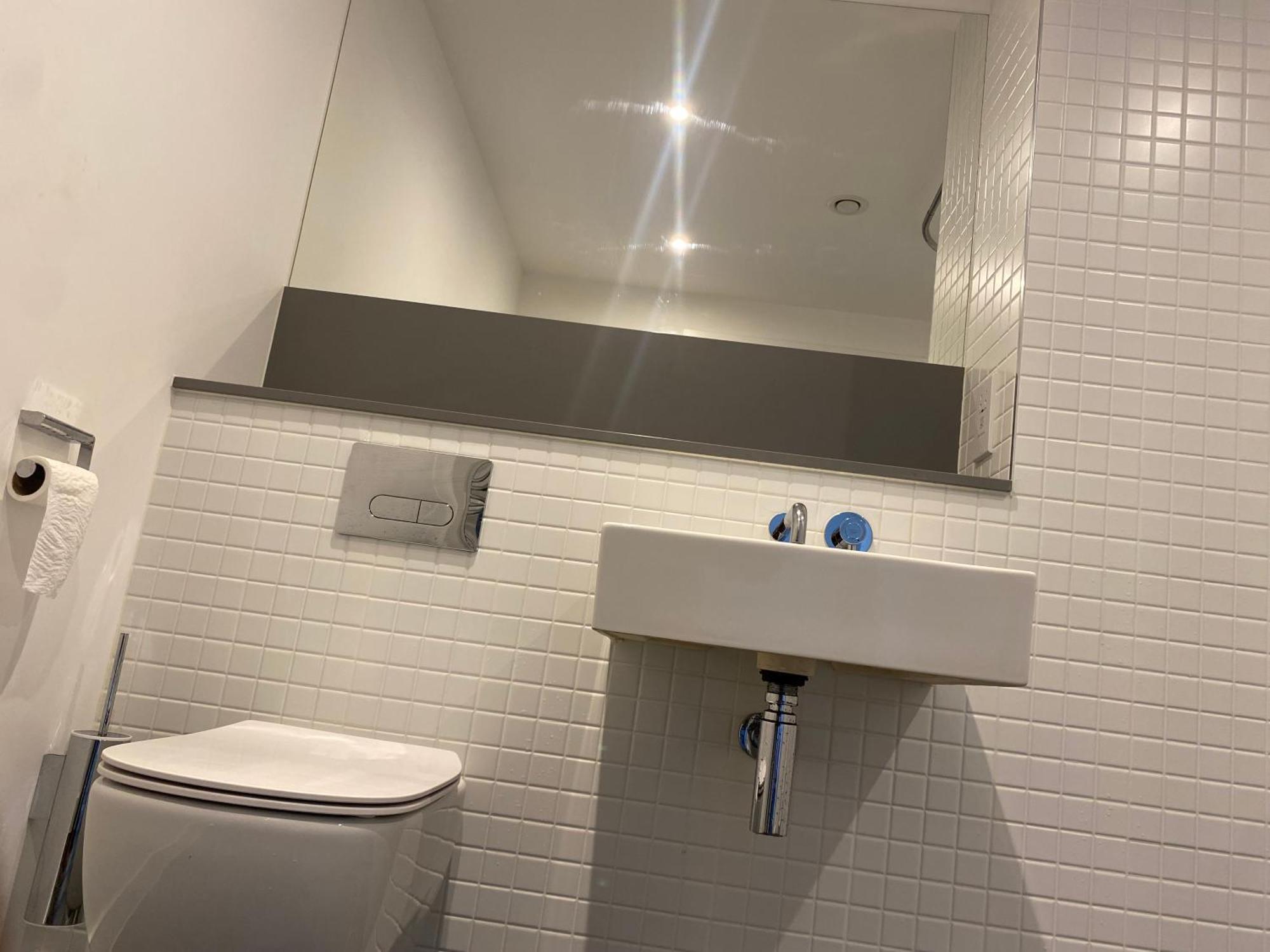 Modern, Bright And Convenient Apartment *