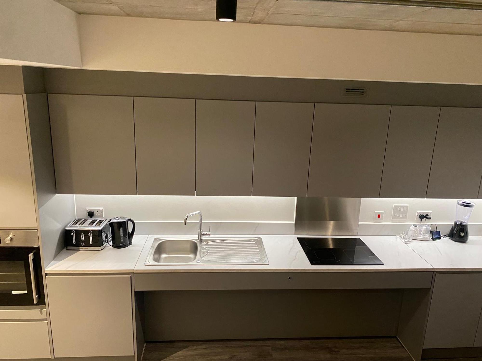 Modern, Bright And Convenient * London