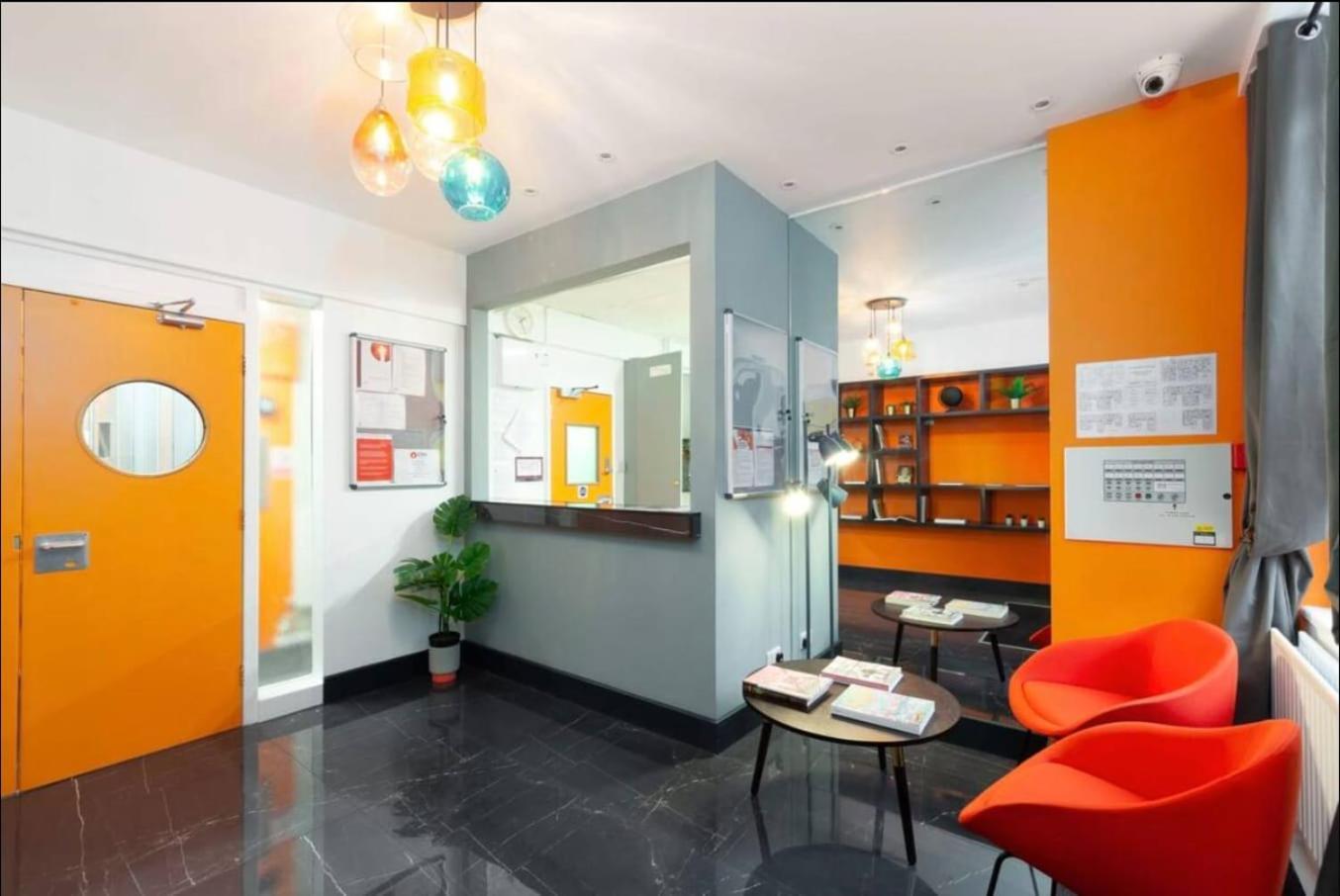 Private In Unit * Londen
