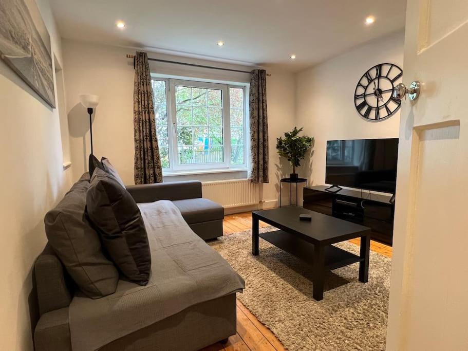Ferienhaus 3 Bed Luxury House, 10 Min Walk To Underground *