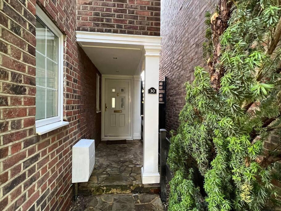 3 Bed Luxury House, 10 Min Walk To Underground * Londen
