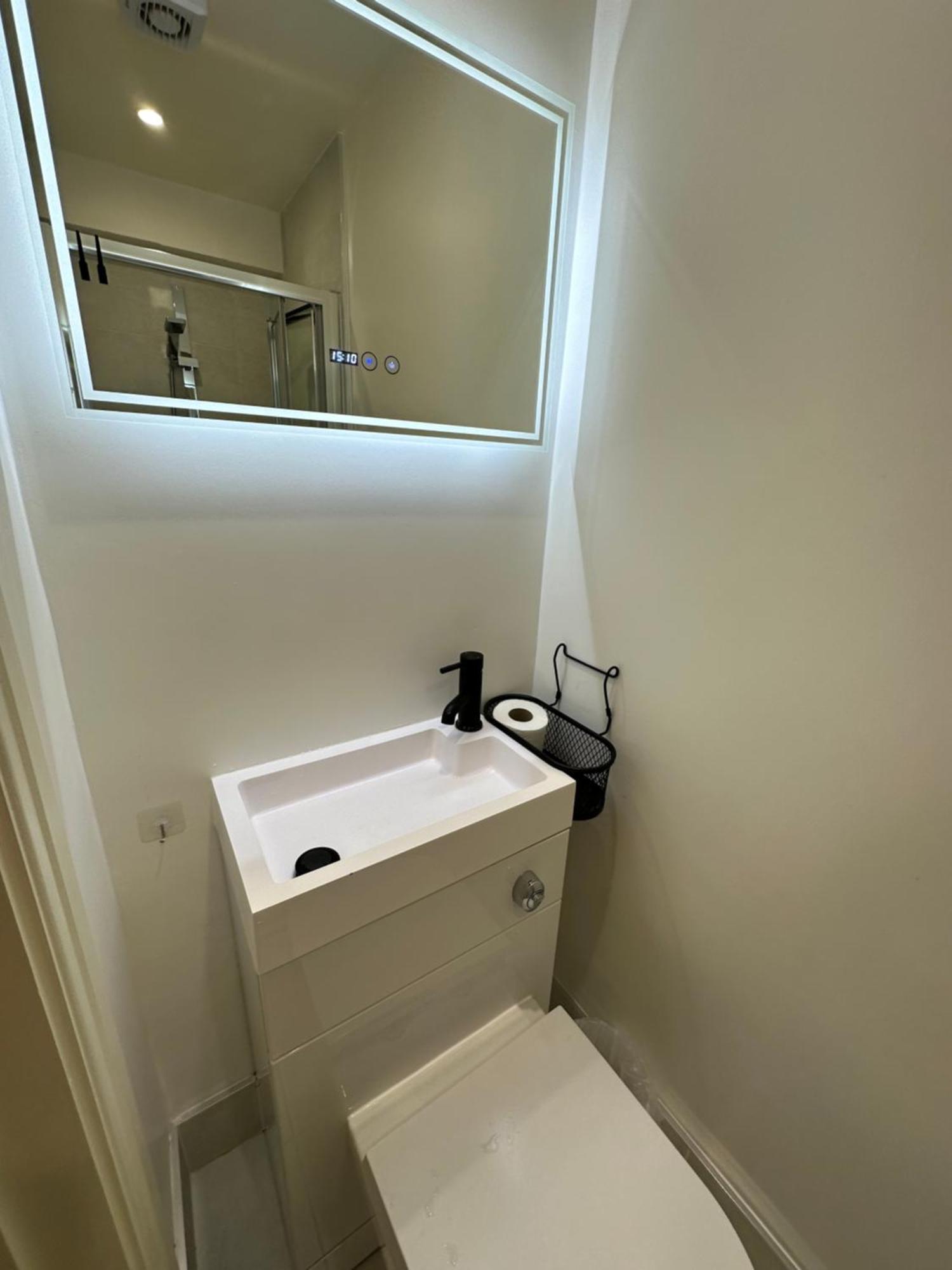Guest house Tiny But Private & Location London