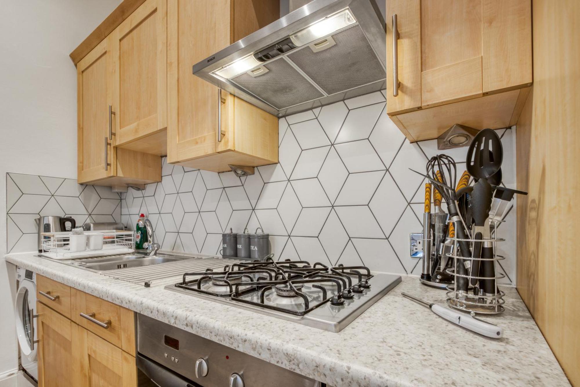 Vibrant 2-bed By Bow * London