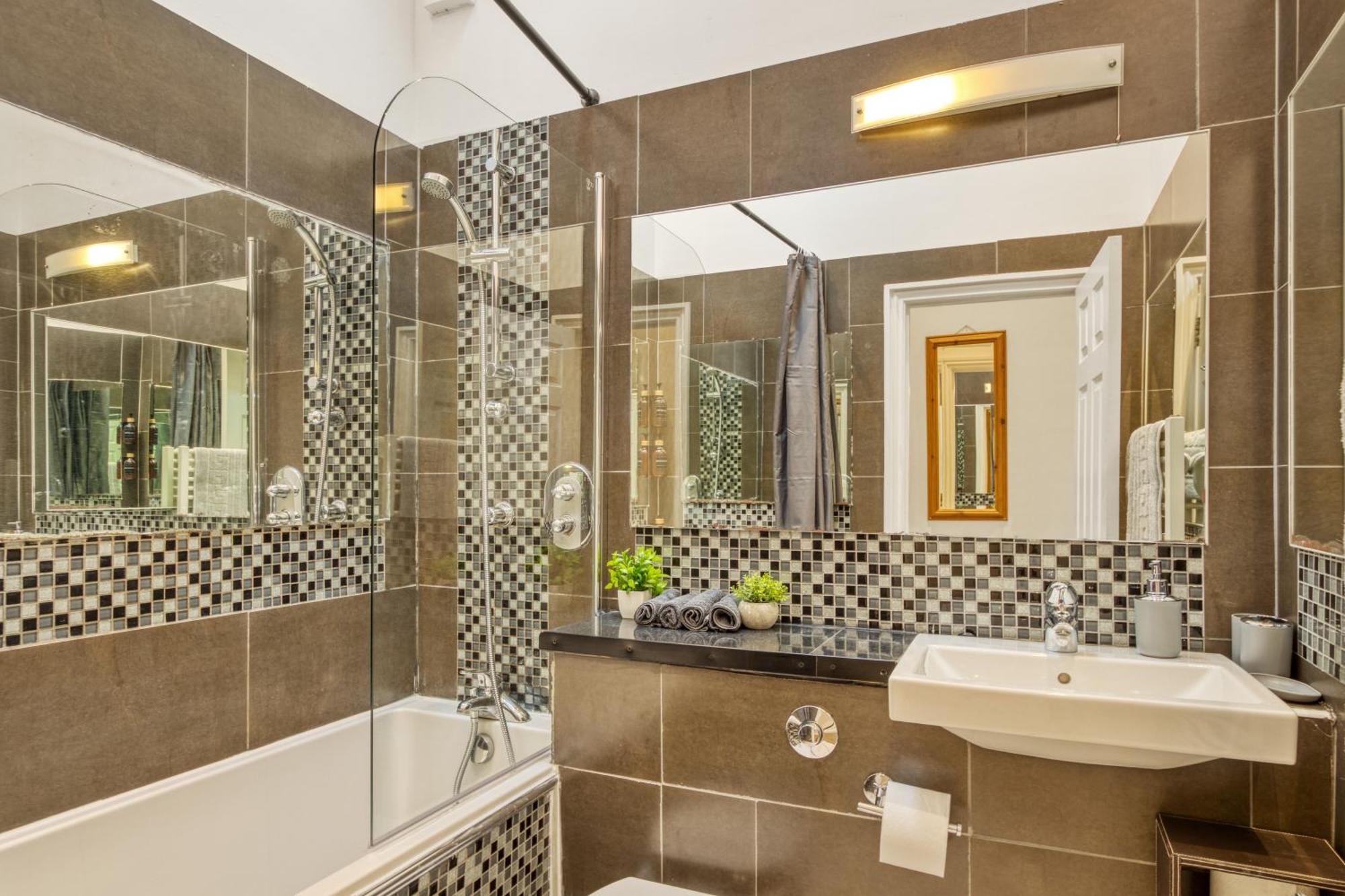 Vibrant 2-bed By Bow Apartment *