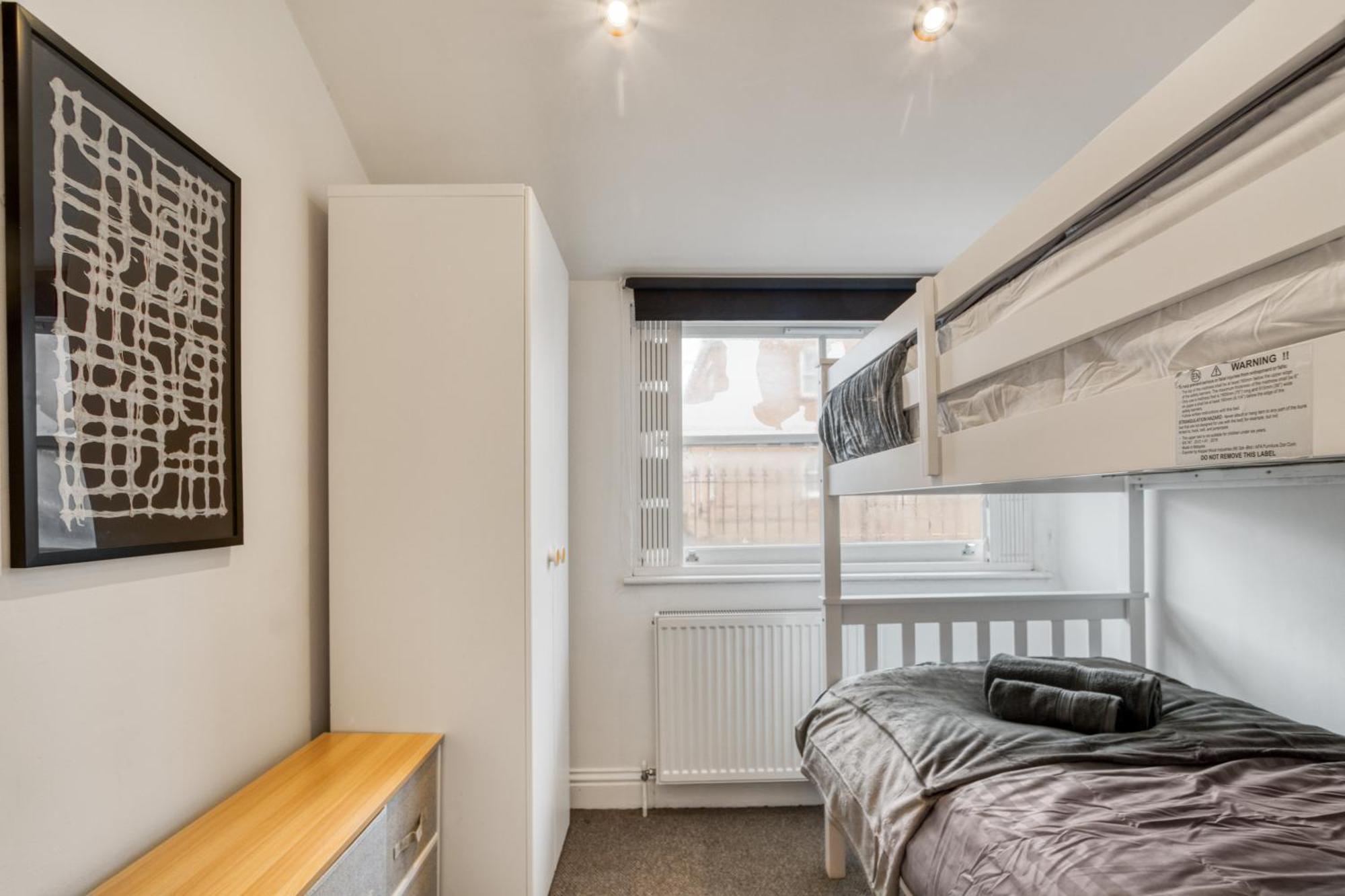 Vibrant 2-bed By Bow Apartment London