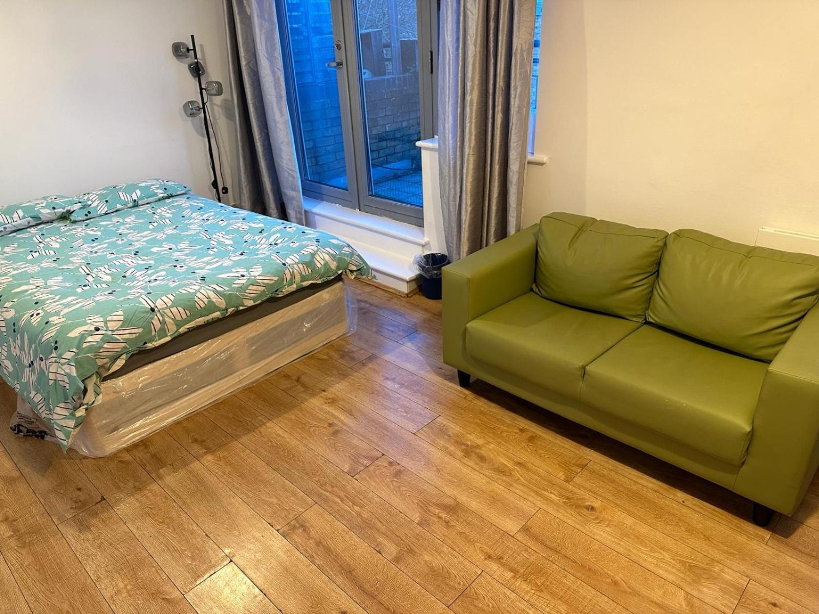 Apartment Overton London