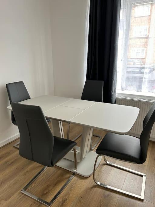 A Luxurious 3 Bed-terrance House