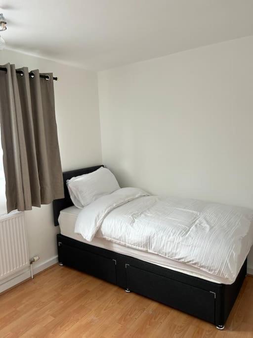 A Luxurious 3 Bed-terrance House Holiday home London