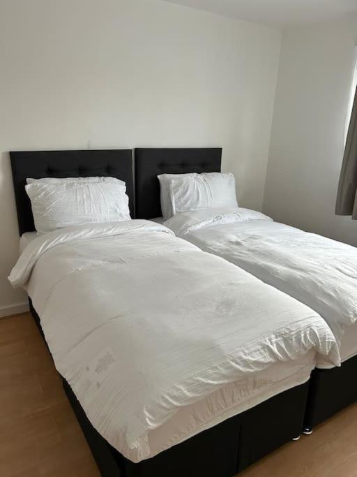 A Luxurious 3 Bed-terrance House Holiday home *