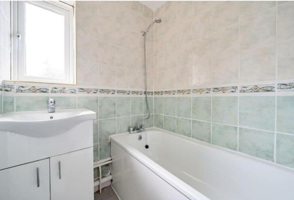 A Luxurious 3 Bed-terrance House Holiday home London