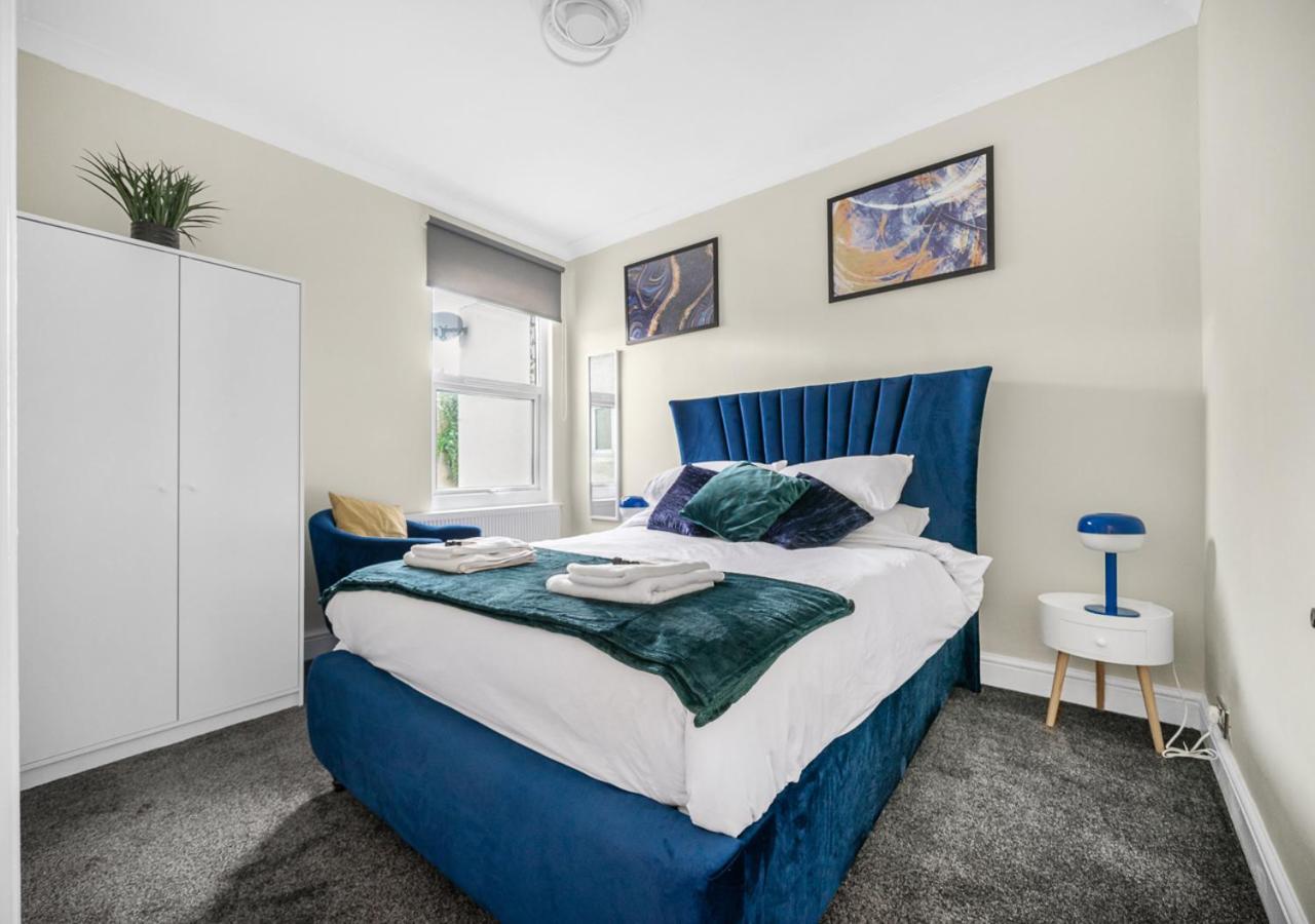 Lägenhet Uksas Two Bed Flat Park Front London