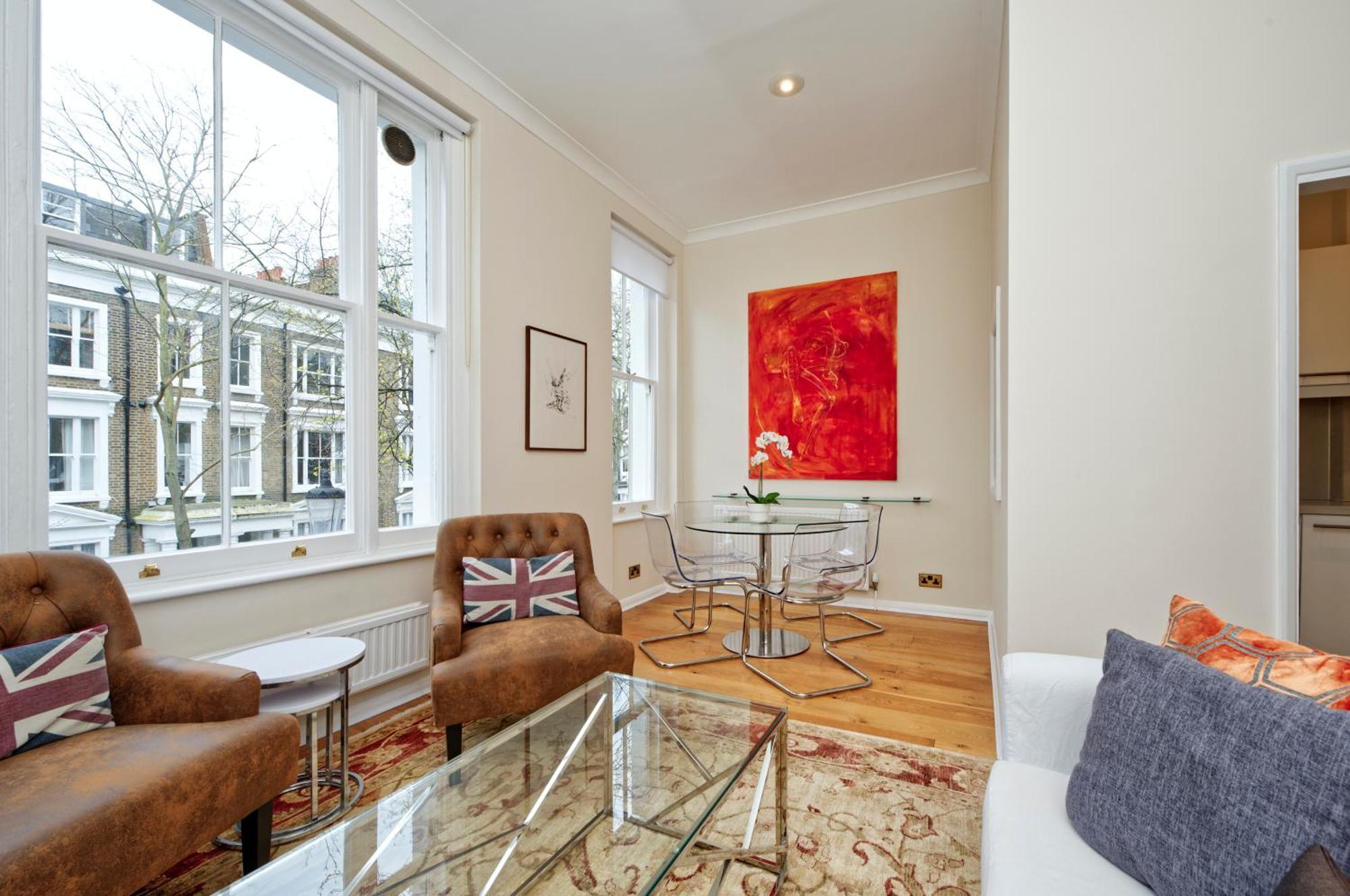 Elegant Earl's Court Flat By Underthedoormat *