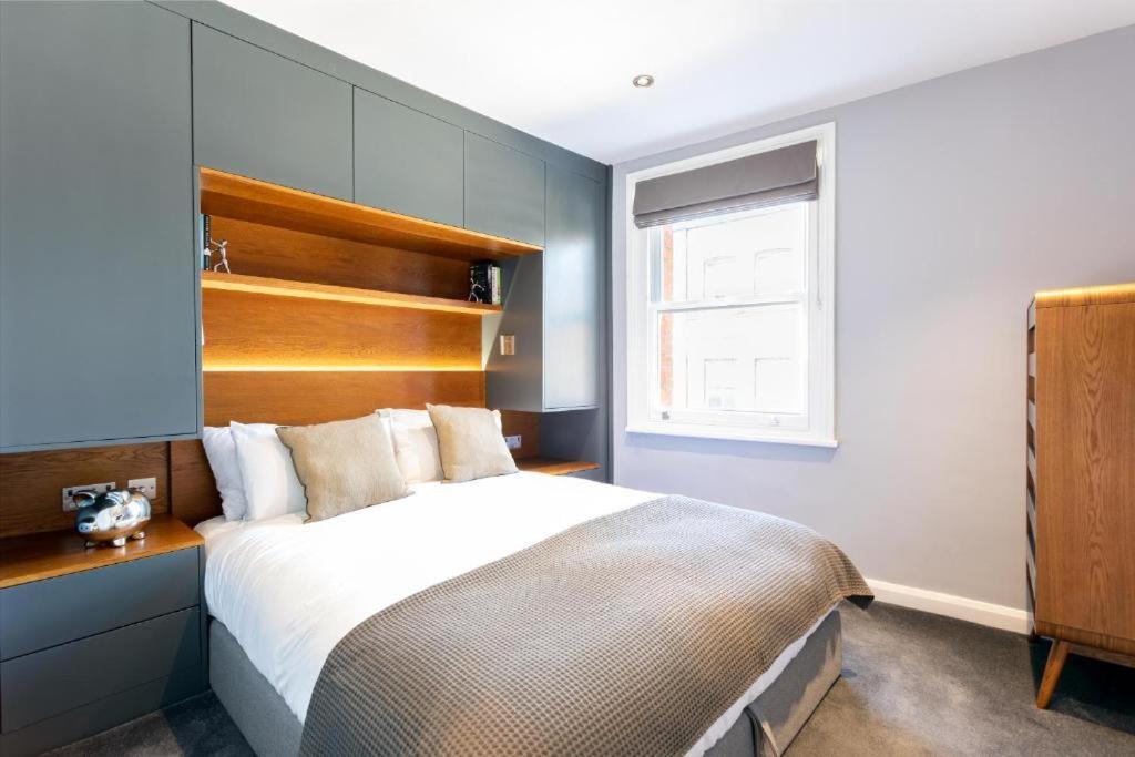 Apartment Stunning Soho Flat, Next To Theatres & China Town! London