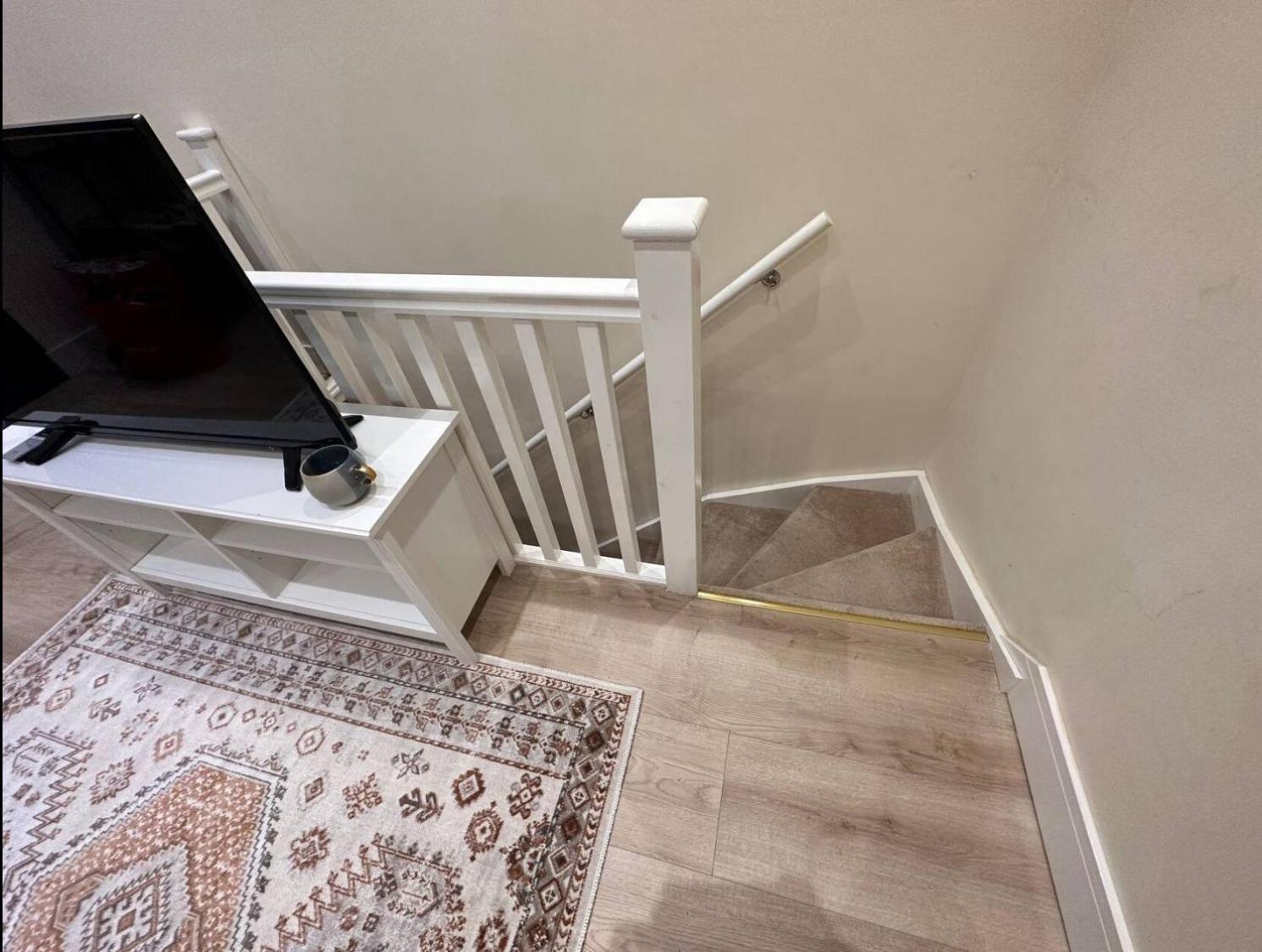 Semesterbostad Charming Duplex 10min To Bridge Quiet