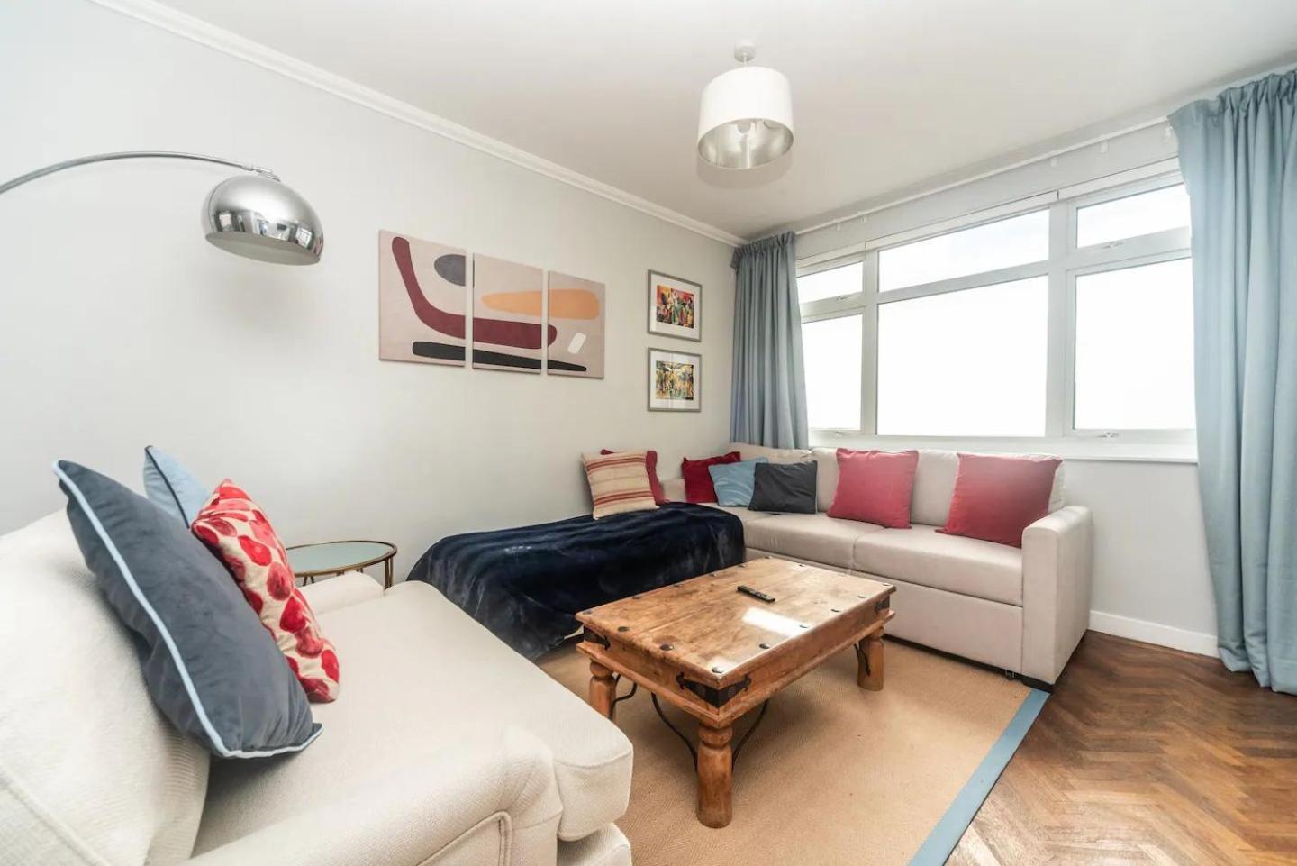 Pass The Keys Elegant Spacious Flat With Large Patio - Short Walk To Trains Apartment *