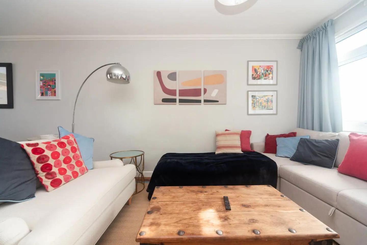 Pass The Keys Elegant Spacious Flat With Large Patio - Short Walk To Trains Apartment
