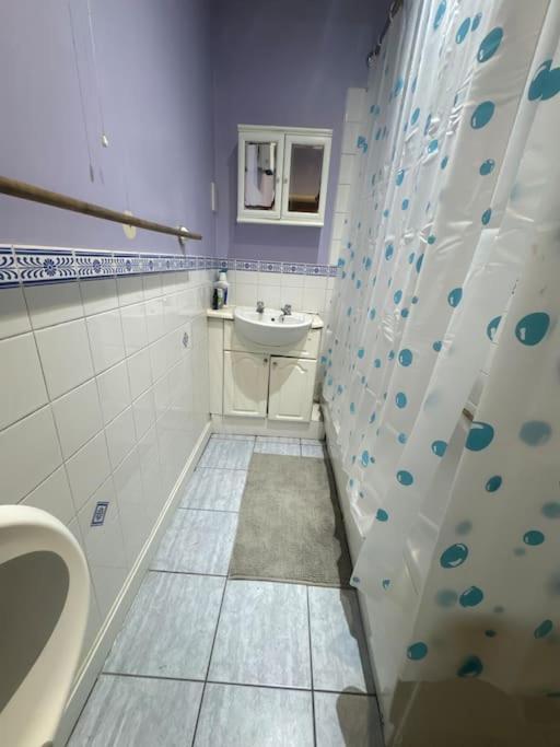 Private Double Bedroom In Hounslow Near Heathrow Pensionat London