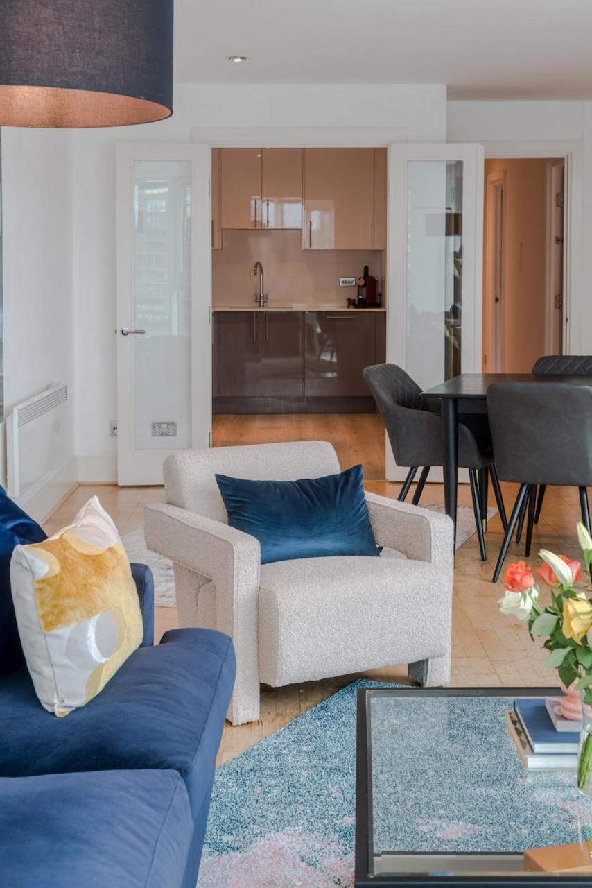 Huge Thames View Luxxe Nomad Design Apartment London