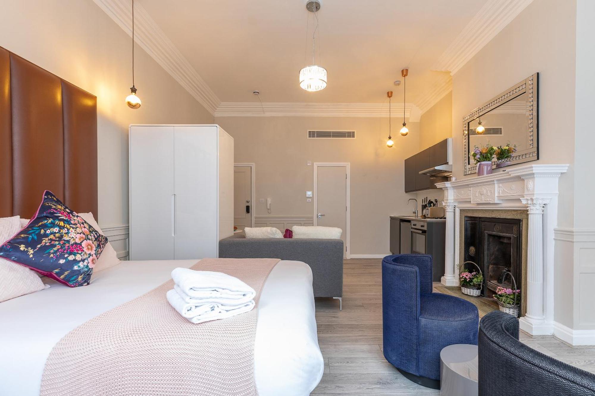 Air Conditioned High St Kensington Lejlighed London